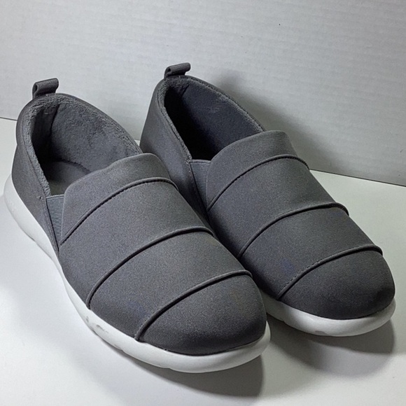 ISOTONER Zenz Women’s Stretch Satin Slip-On Walking Shoe, - Picture 5 of 8